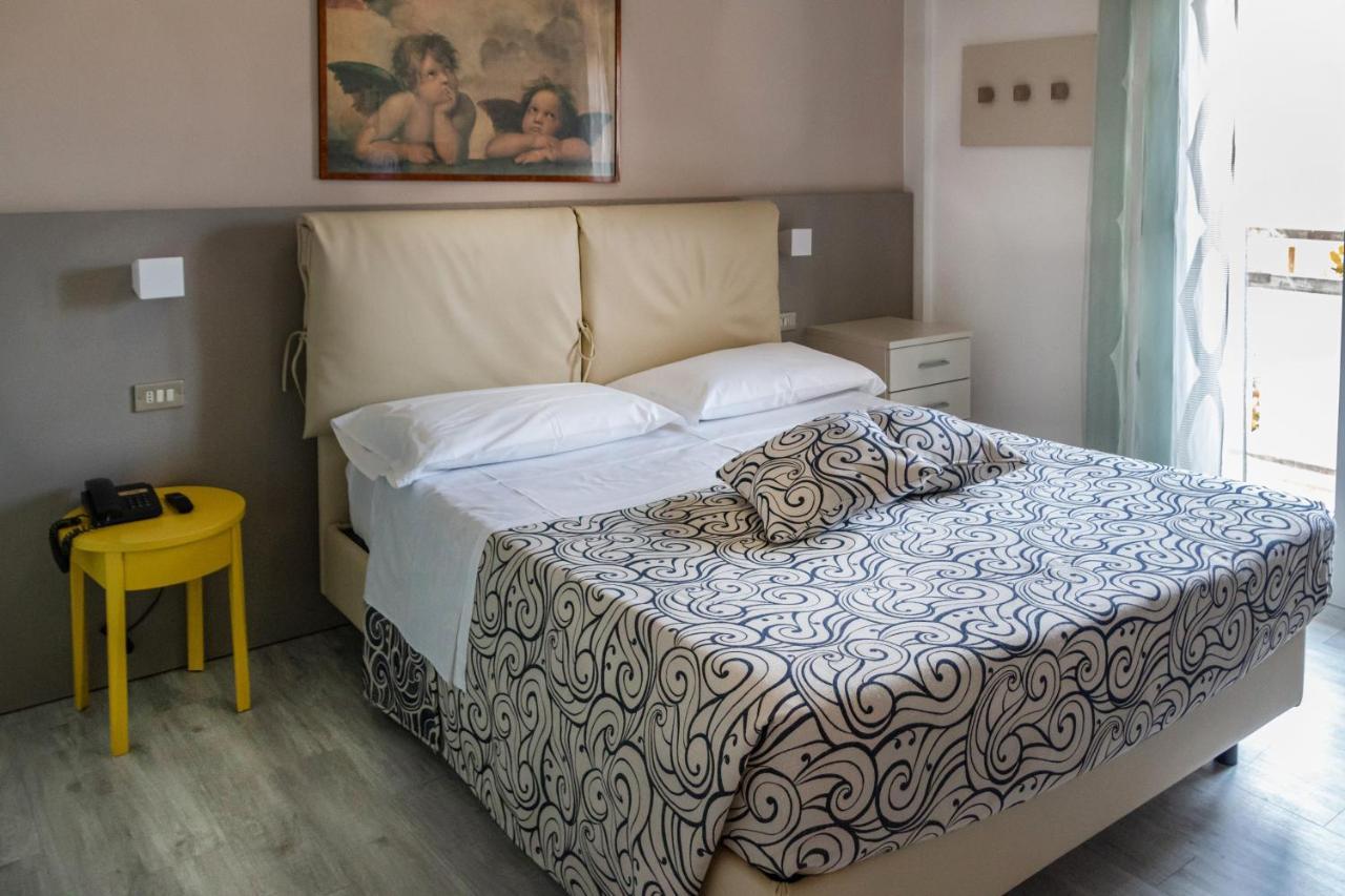 צ'סנטיקו Hotel Boston מראה חיצוני תמונה
